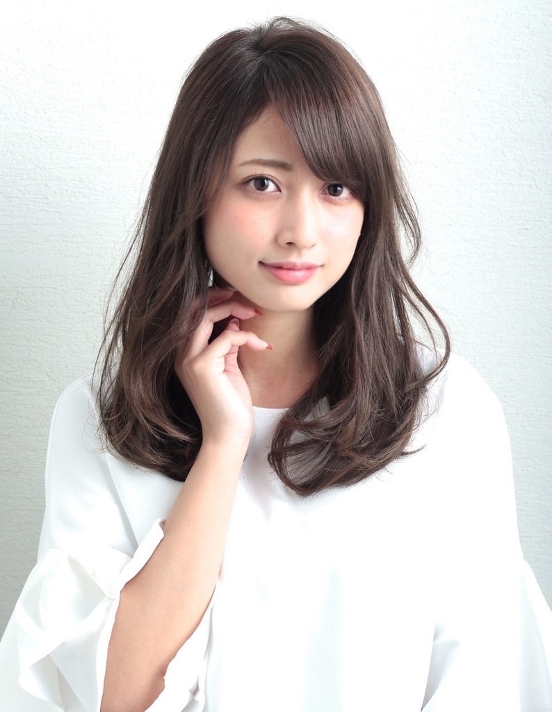 Aラインが上品な大人ナチュラルロングヘア Ko 99 ヘアカタログ 髪型 ヘアスタイル Afloat アフロート 表参道 銀座 名古屋の美容室 美容院