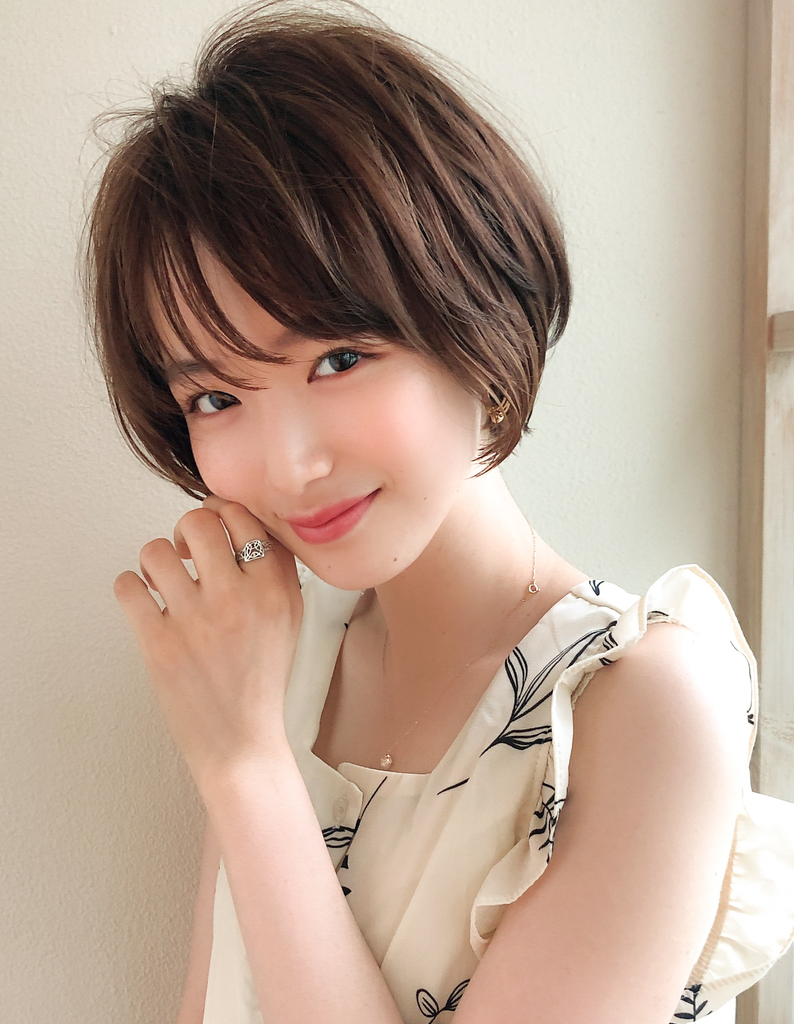 大人かわいい小顔のふんわりショートボブ Sh 131 ヘアカタログ 髪型 ヘアスタイル Afloat アフロート 表参道 銀座 名古屋の美容室 美容院