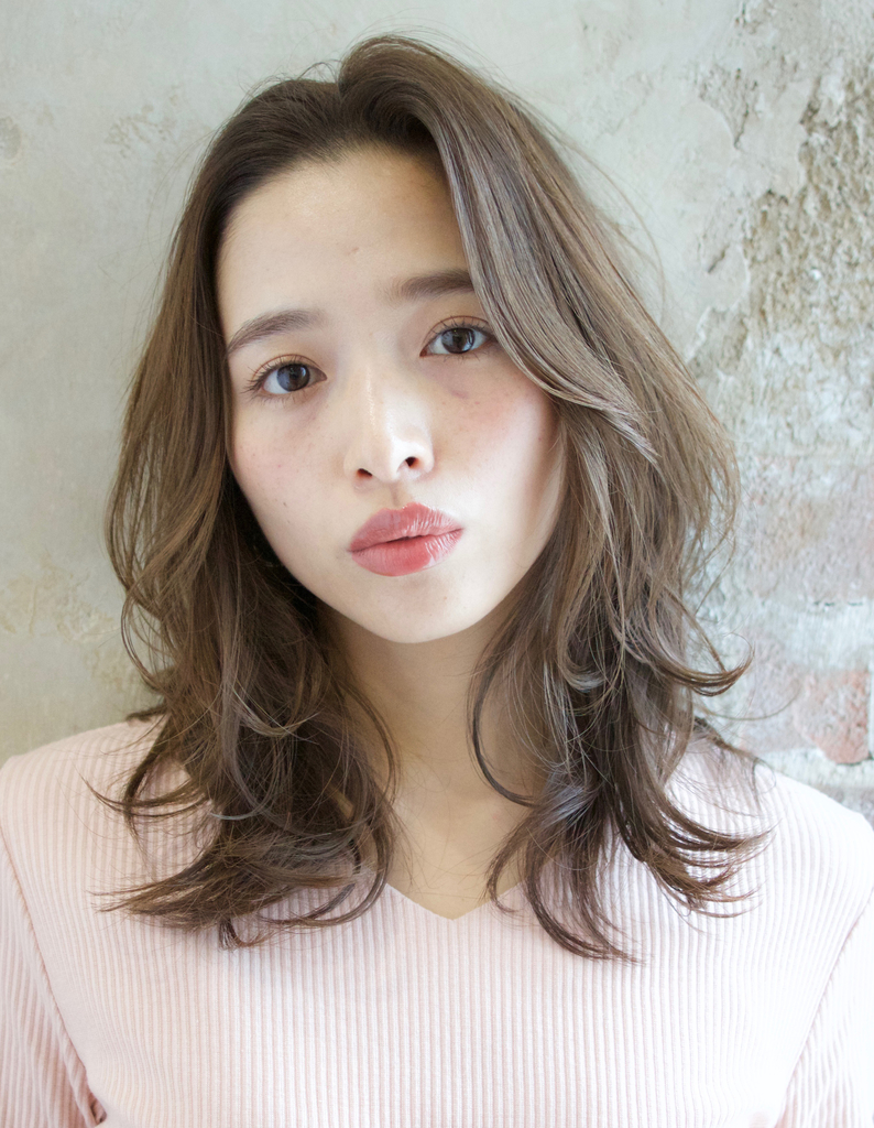 お出かけに レイヤーをいかした大人可愛いふんわりスタイル Tk ２６３ ヘアカタログ 髪型 ヘアスタイル Afloat アフロート 表参道 銀座 名古屋の美容室 美容院