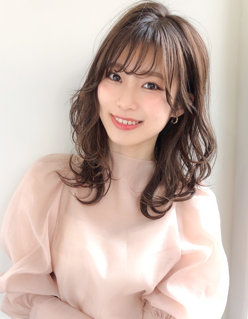 耳掛けも小顔 大人可愛いレイヤー ゆるふわ巻き Tk ４７２ ヘアカタログ 髪型 ヘアスタイル Afloat アフロート 表参道 銀座 名古屋の美容室 美容院