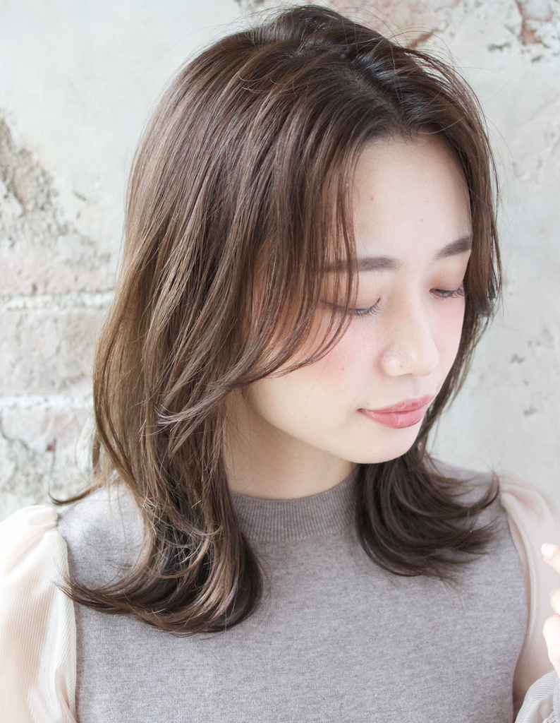 ヌーディベージュカラー センター分けくびれレイヤー ヘアカタログ 髪型 ヘアスタイル Afloat アフロート 表参道 銀座 名古屋の美容室 美容院 ヌーディベージュカラー センター分けくびれレイヤー ヘアカタログ 髪型 ヘアスタイル Afloat アフロート 表参道 銀座 名古屋の美容室 美容院