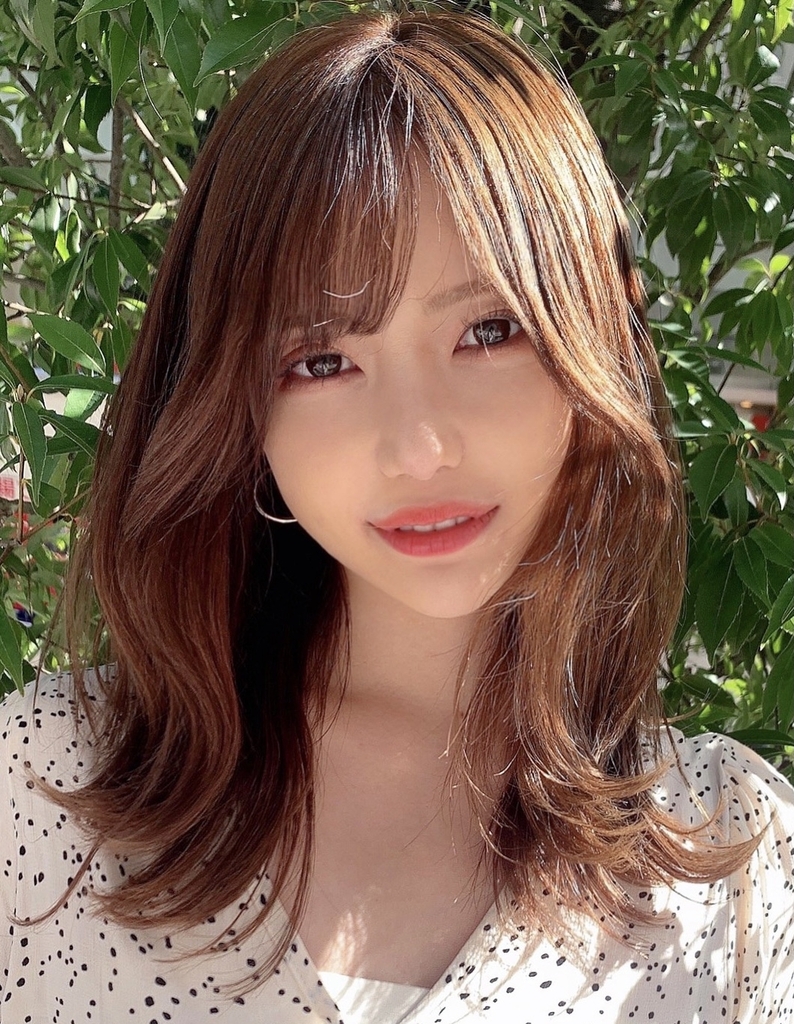 ミディアムレイヤー外ハネくびれ韓国風スタイル Ok 3 ヘアカタログ 髪型 ヘアスタイル Afloat アフロート 表参道 銀座 名古屋の美容室 美容院