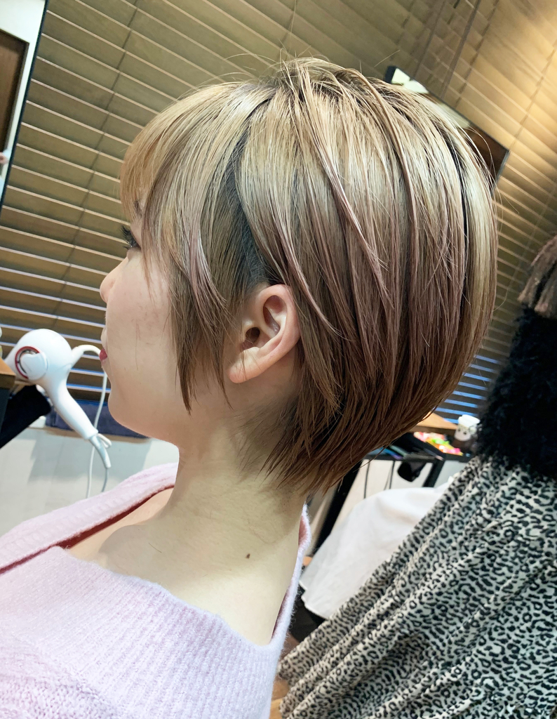 耳掛けコンパクトショート Om 138 ヘアカタログ 髪型 ヘアスタイル Afloat アフロート 表参道 銀座 名古屋の美容室 美容院