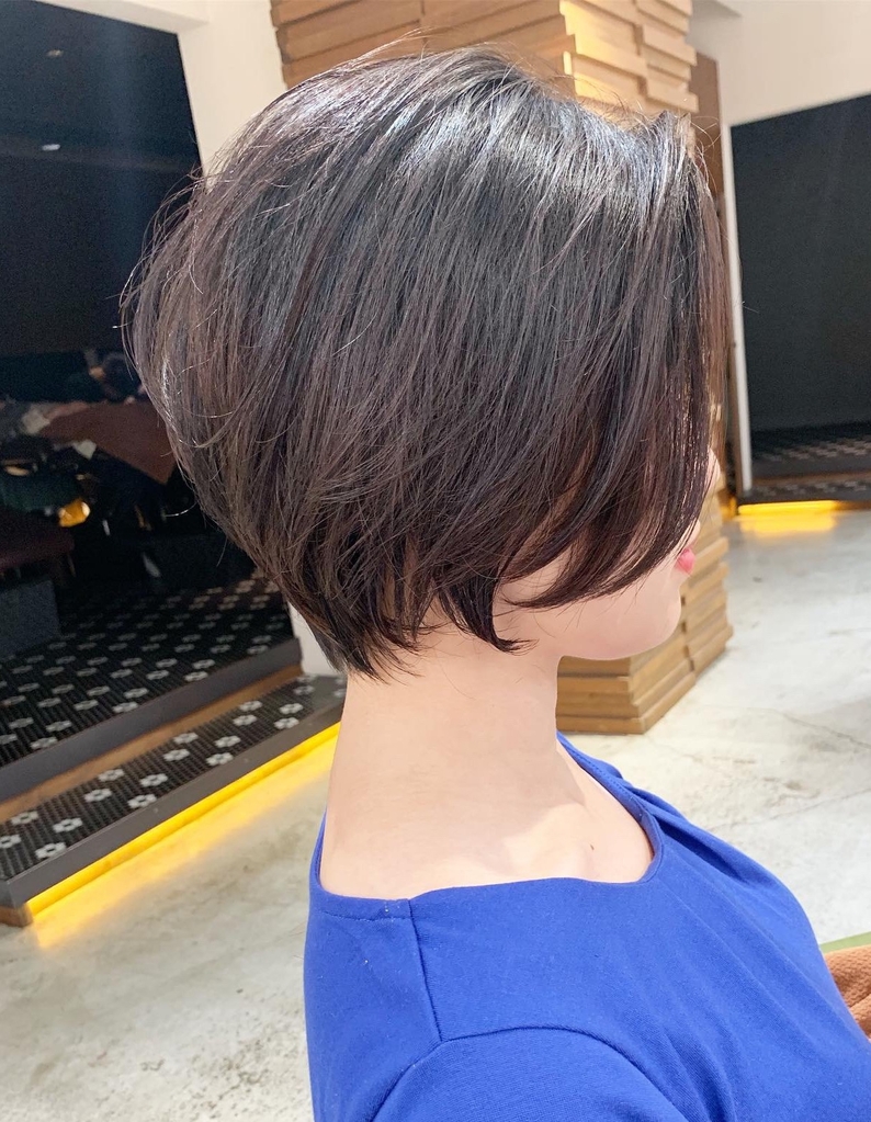 前髪長めのくびれショート Om 318 ヘアカタログ 髪型 ヘアスタイル Afloat アフロート 表参道 銀座 名古屋の美容室 美容院