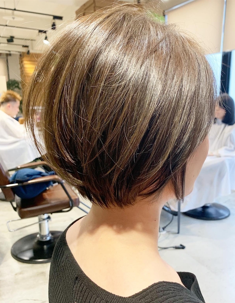 柔らかく透けるショート オリーブベージュ Om 321 ヘアカタログ 髪型 ヘアスタイル Afloat アフロート 表参道 銀座 名古屋の美容室 美容院