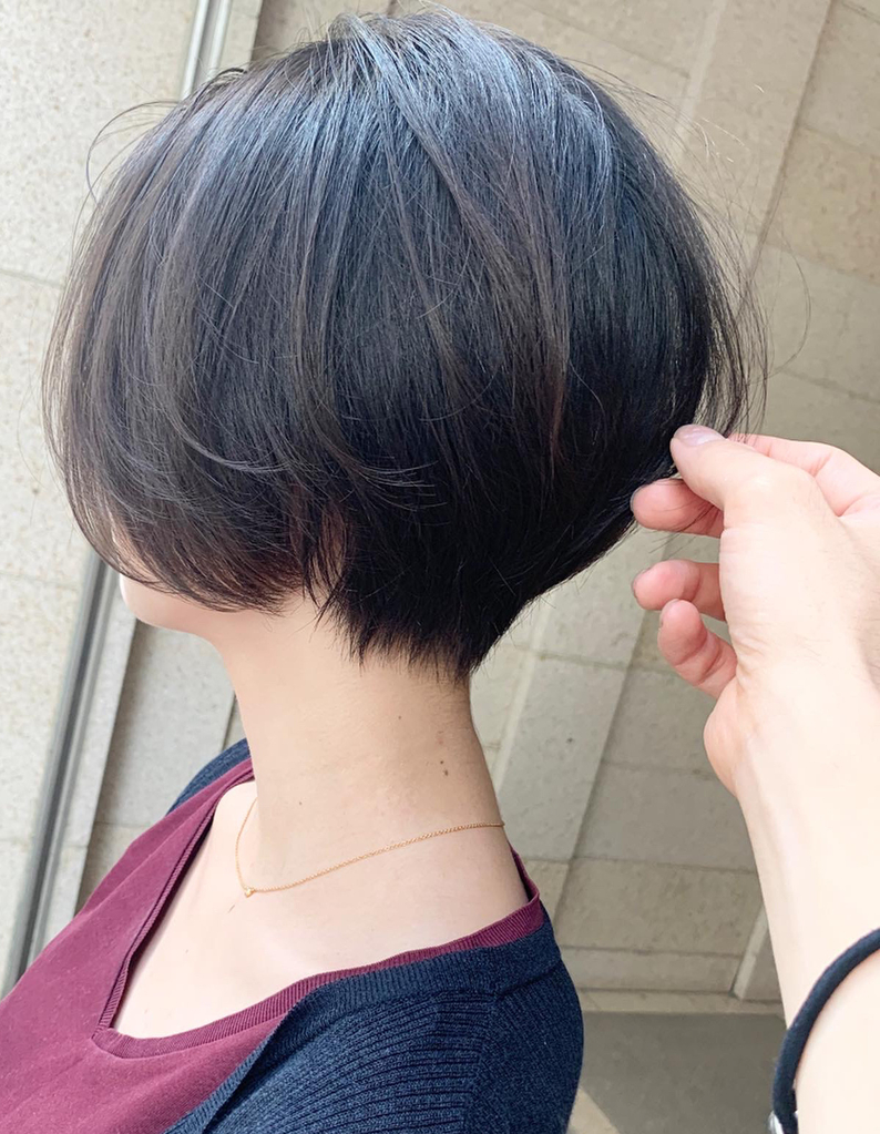 くびれのある前下がりショート Om 339 ヘアカタログ 髪型 ヘアスタイル Afloat アフロート 表参道 銀座 名古屋の美容室 美容院