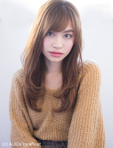 レイヤーでふんわり小顔に見えるロング T１５ ヘアスタイル 髪型