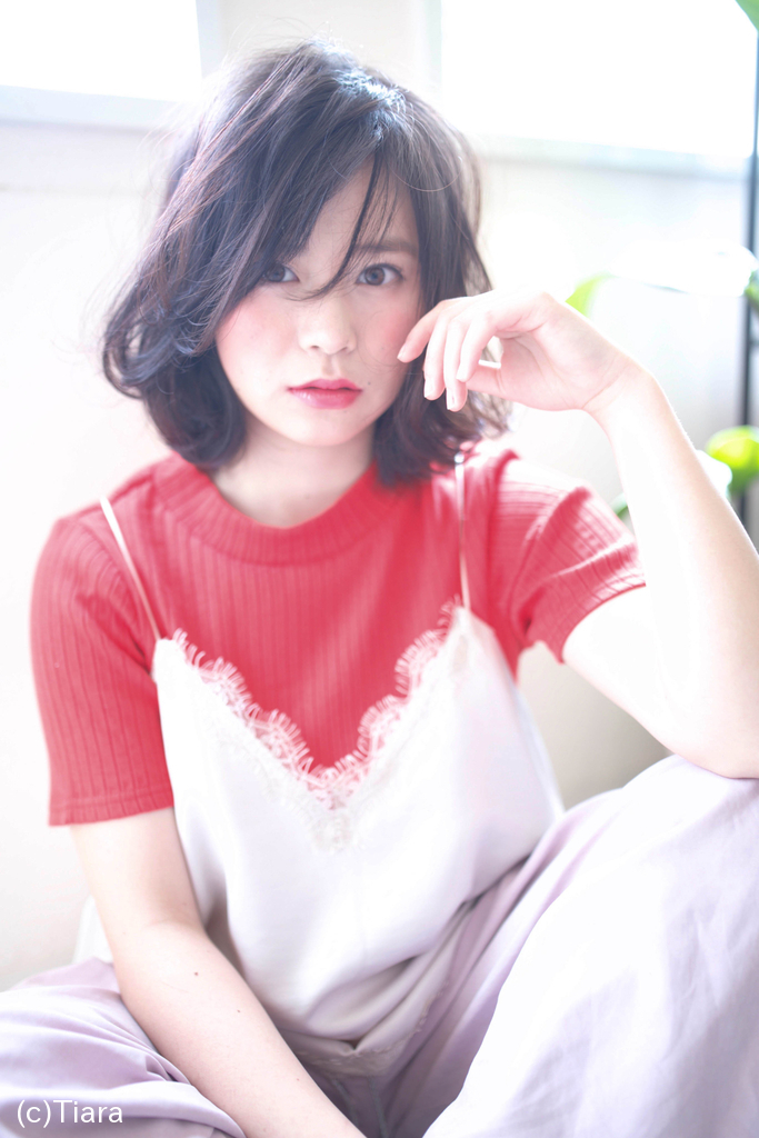 暗くても重たくないボブヘア