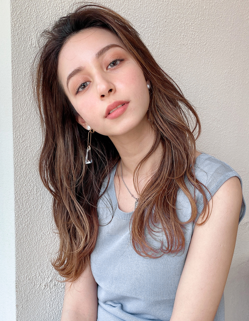 セミロング かき上げ前髪 ハイライト レイヤーカット 可愛い髪型 Ki 087 ヘアカタログ 髪型 ヘアスタイル Afloat アフロート 表参道 銀座 名古屋の美容室 美容院