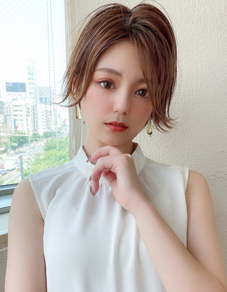 外ハネ ショートボブ 耳かけ 小顔 抜け感 くせ毛カット Ki 140 ヘアカタログ 髪型 ヘアスタイル Afloat アフロート 表参道 銀座 名古屋の美容室 美容院