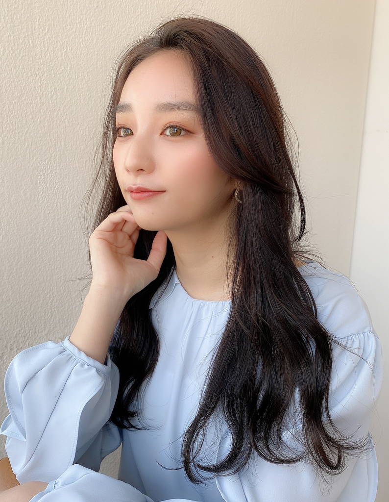 大人かわいい 黒髪ロング センターパート 韓国風 波ウェーブ Ki 168 ヘアカタログ 髪型 ヘアスタイル Afloat アフロート 表参道 銀座 名古屋の美容室 美容院