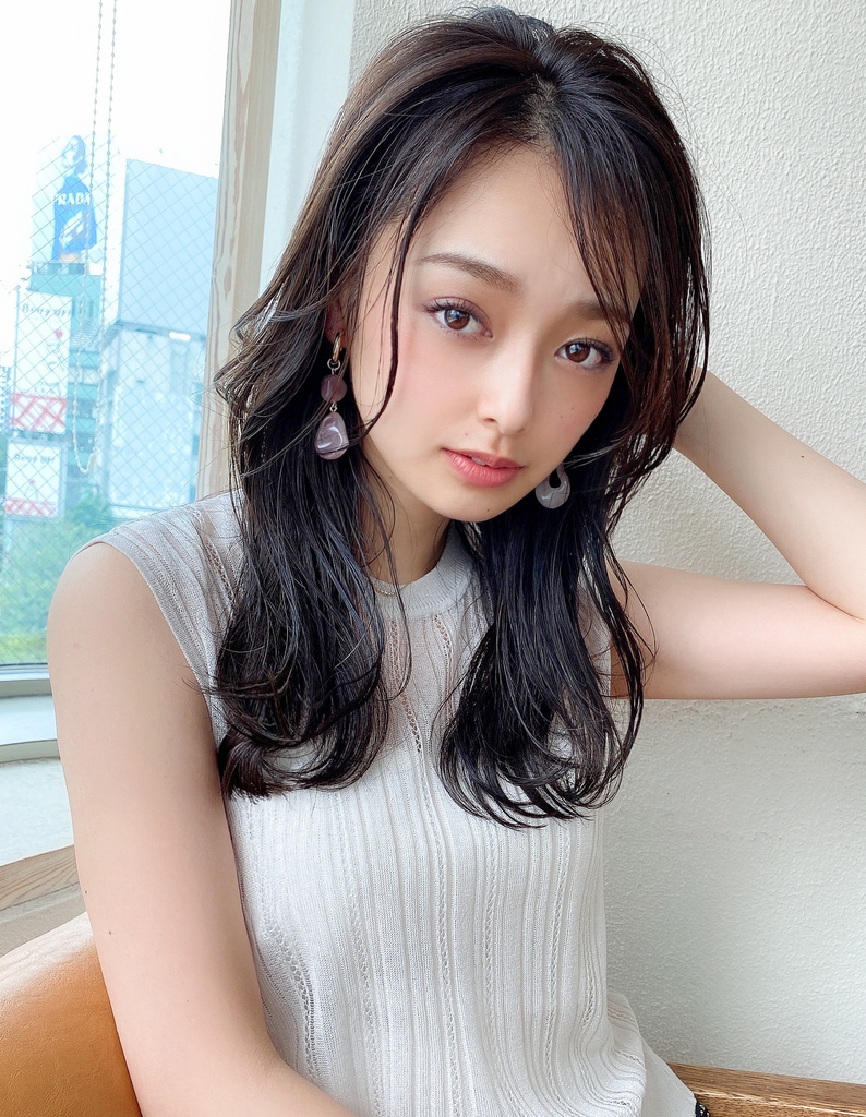 大人かわいい セミロング 韓国風 センターパート Ki 235 ヘアカタログ 髪型 ヘアスタイル Afloat アフロート 表参道 銀座 名古屋の美容室 美容院