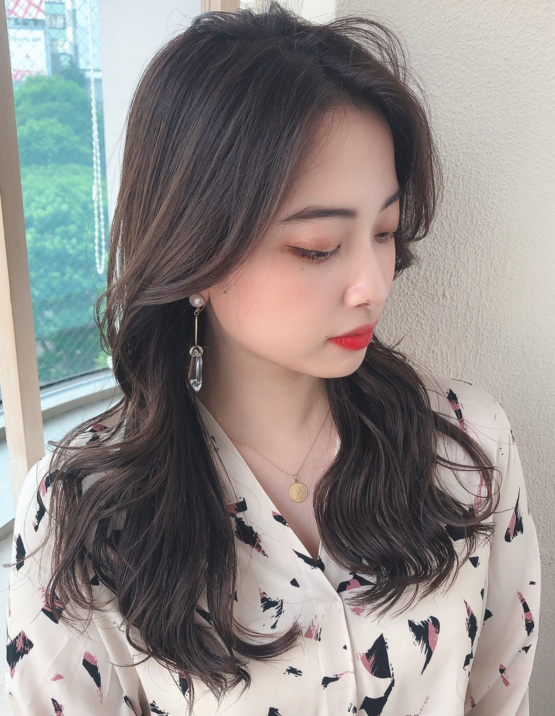 長め前髪 顔まわりレイヤー ヨシンモリ エギョモリ 韓国ヘア Mm 70 ヘアカタログ 髪型 ヘアスタイル Afloat アフロート 表参道 銀座 名古屋の美容室 美容院