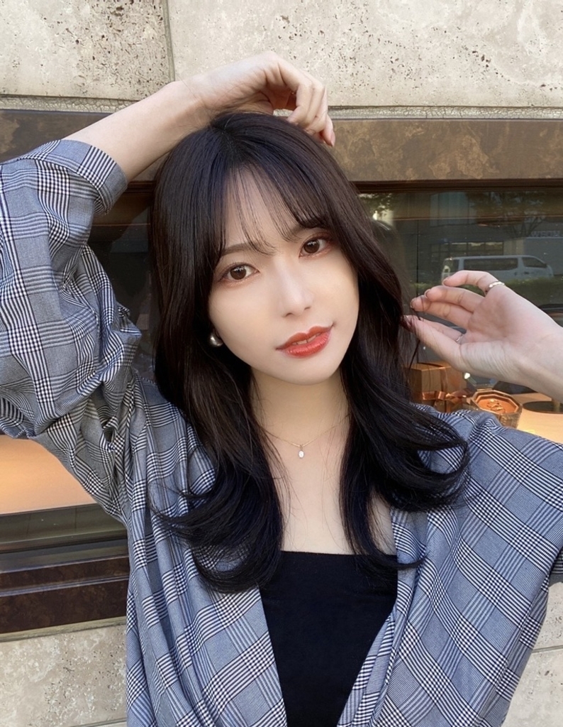 前髪 前髪パーマ セミロング 後れ毛 簡単ヘア 似合わせカット ミディアム くびれ Ch 78 ヘアカタログ 髪型 ヘアスタイル Afloat アフロート 表参道 銀座 名古屋の美容室 美容院