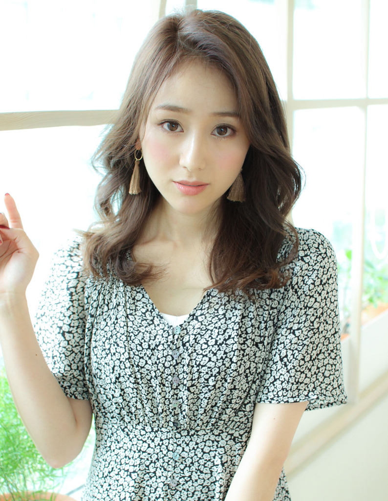 前髪長め大人 レイヤースタイル Sy 585 ヘアカタログ 髪型 ヘアスタイル Afloat アフロート 表参道 銀座 名古屋の美容室 美容院
