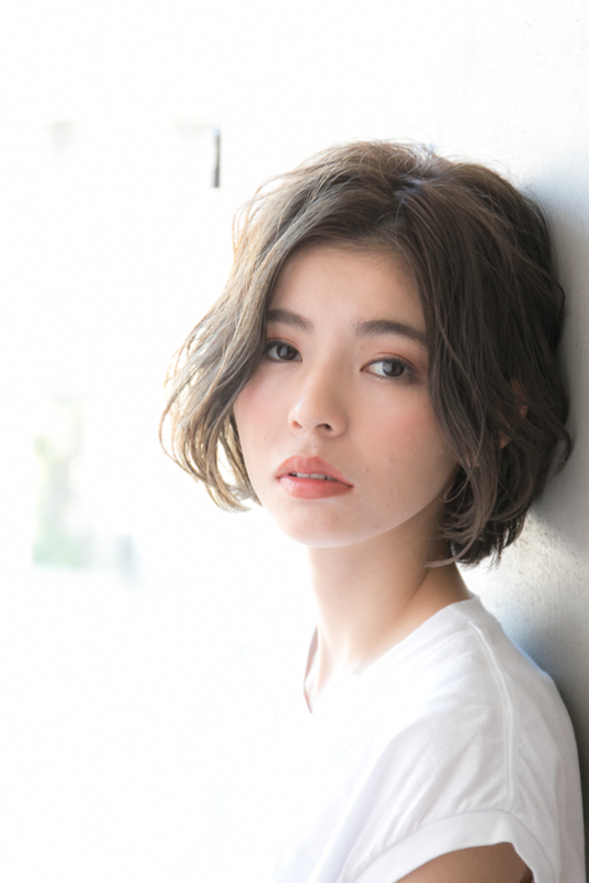大人可愛いクリーンウェーブボブ