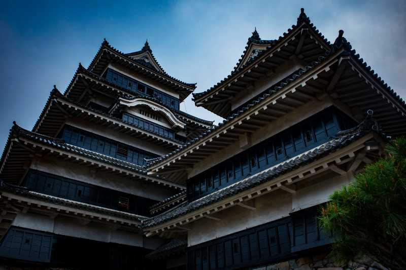 写真家が見る日本の美しい城(4) 国宝・松本城と信州長野の城