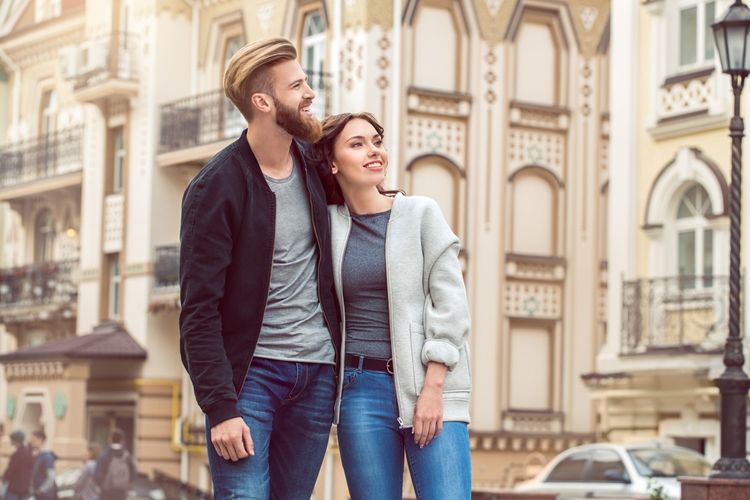 婚姻届の証人は誰に頼む?先輩カップルの割合と記入時の注意ポイント