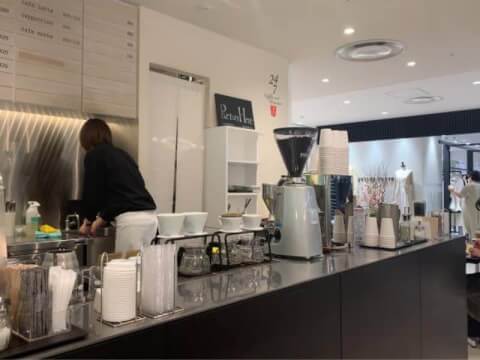 24/7 coffee&roaster yokohamaのコーヒーカウンター_横浜カフェ
