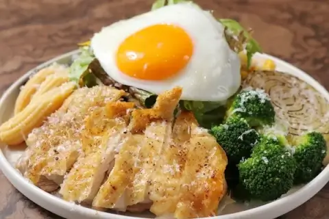 FeRna_グリルチキンサラダ_赤羽ランチ_イタリアン