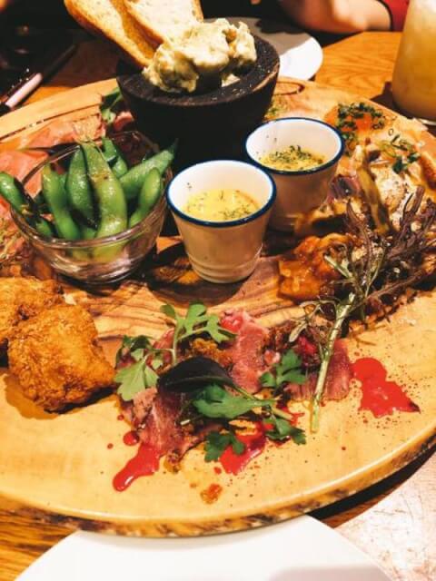 大阪梅田の居酒屋32選 デート 合コンに使えるおしゃれな居酒屋から 歓送迎会にピッタリの個室付き店まで はらへり