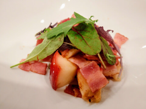 焼きリンゴ_ベーコンサラダ