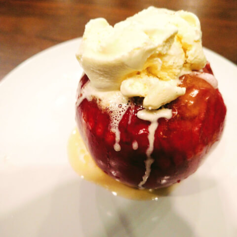 焼きリンゴ_アイスクリーム添え