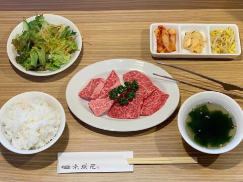 馬車道でおすすめのおしゃれで安いランチ、ひとりランチに人気の肉