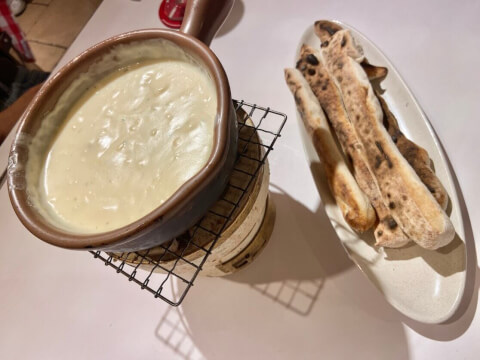 横浜チーズカフェの名物チーズフォンデュ