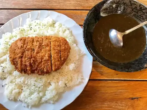 キャラウェイ　カツカレー　平塚おすすめランチ