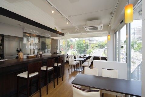 代官山 女子会 パンケーキ クローバー 店内
