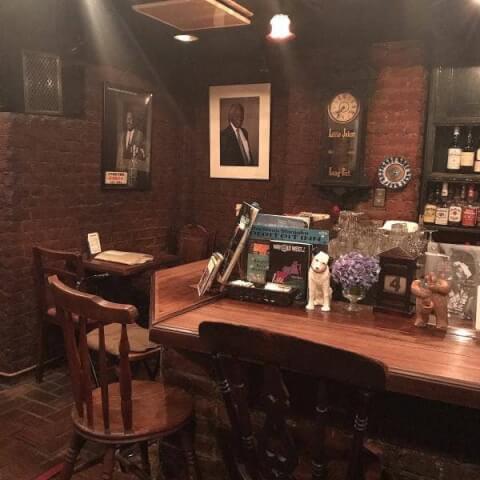 新宿でおすすめのバー10選 おしゃれな隠れ家バーに 初心者歓迎のリーズナブルな穴場スポットも はらへり