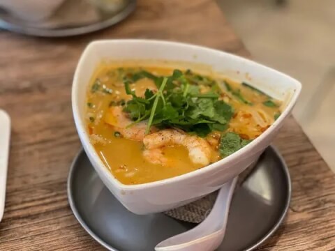 ベトナムビストロバンフィールド_トムヤムクンのフォー_後楽園ランチ
