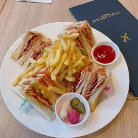 サンドイッチ_フライヤーズテーブル_羽田空港_レストラン