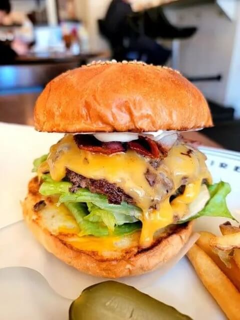 ファイヤーハウス_ベーコンチーズバーガー_後楽園ランチ