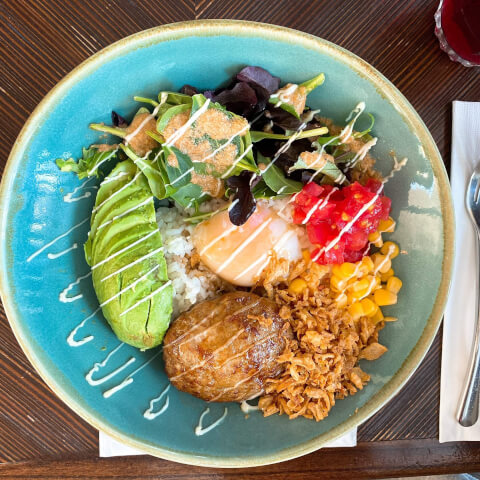 Ginger’s Beachのアボカドロコモコ_横浜東口_おしゃれカフェ