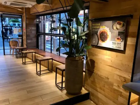 GOOD SOUND COFFEE_店舗内観_中目黒_夜カフェ