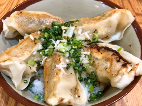 渋谷 居酒屋  餃子研究所 餃子丼
