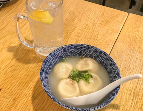 渋谷 居酒屋  餃子研究所 水餃子