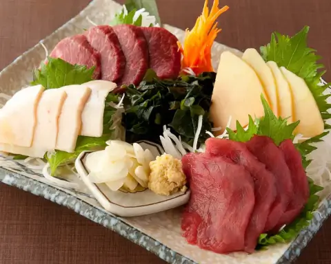 ひだりうま でん助_馬刺し_立川_飲み屋