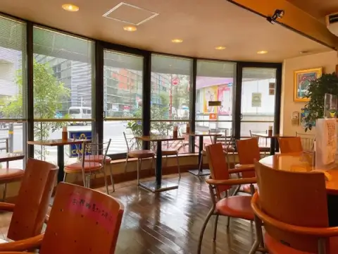 池袋_喫茶店_cafeMOMONGA_店内