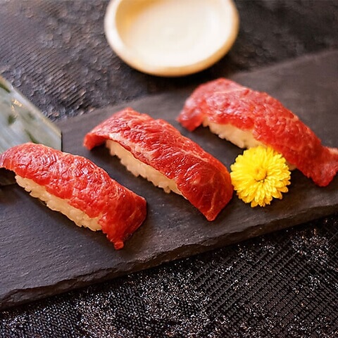 決定版 サっと炙ってお醤油を1滴 東京で絶品肉寿司が食べられるお店11選 はらへり