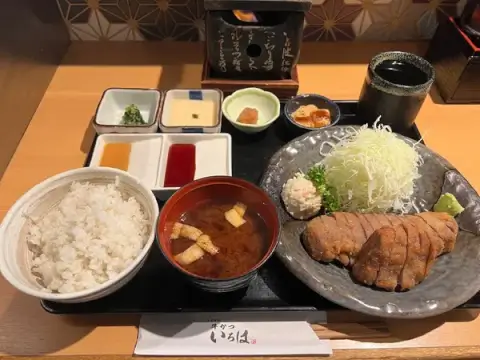 牛カツいろは_牛かつ定食_東京牛カツ