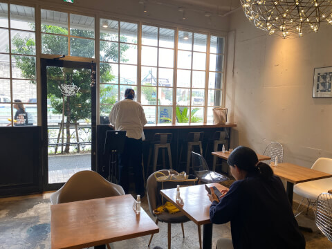 オニギリィ・カフェ_店舗内観_中目黒カフェ_モーニング