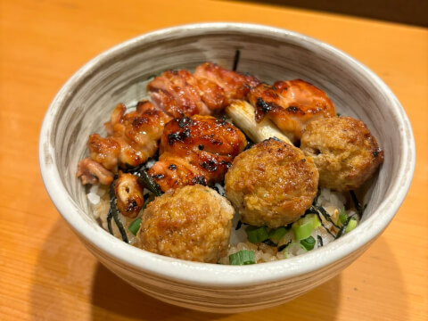 自分だけのオリジナル焼き鳥丼_秋葉鳥金_新津 居酒屋