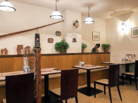 ricoカウベル　店舗内観　横須賀海軍カレーおすすめ