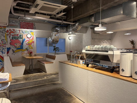 二足歩行_店舗内観_三軒茶屋_カフェ
