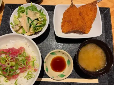 沼津港サンパチ酒場_まぐろ中落ち定食_上野ランチ_和食