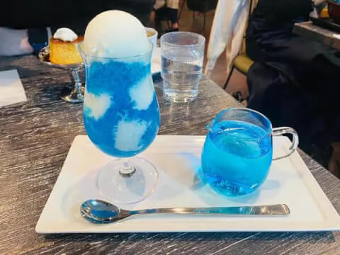 新大久保のスイーツ_NO.13cafe_クリームソーダ
