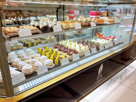 シェシバタジェイアール高島屋店のショーケース